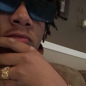 Meet your Posher, Devontae